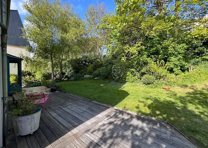 Maison De Centre-ville Au Calme Avec Jardin Et Parkings