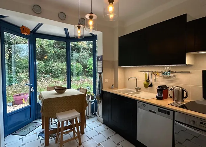 Holiday home Maison De Centre-ville Au Calme Avec Jardin Et Parkings