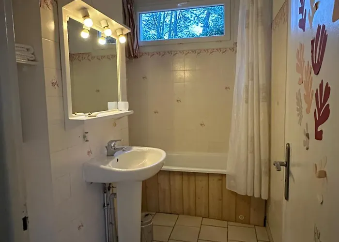 Maison De Centre-ville Au Calme Avec Jardin Et Parkings Caen