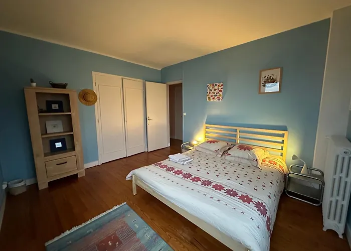 Holiday home Maison De Centre-ville Au Calme Avec Jardin Et Parkings *