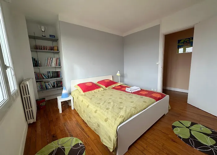 Holiday home Maison De Centre-ville Au Calme Avec Jardin Et Parkings *